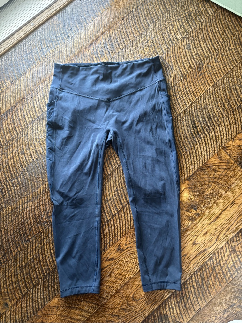 EUC — lululemon All the Right Places capri (w/pockets) — navy — size 14